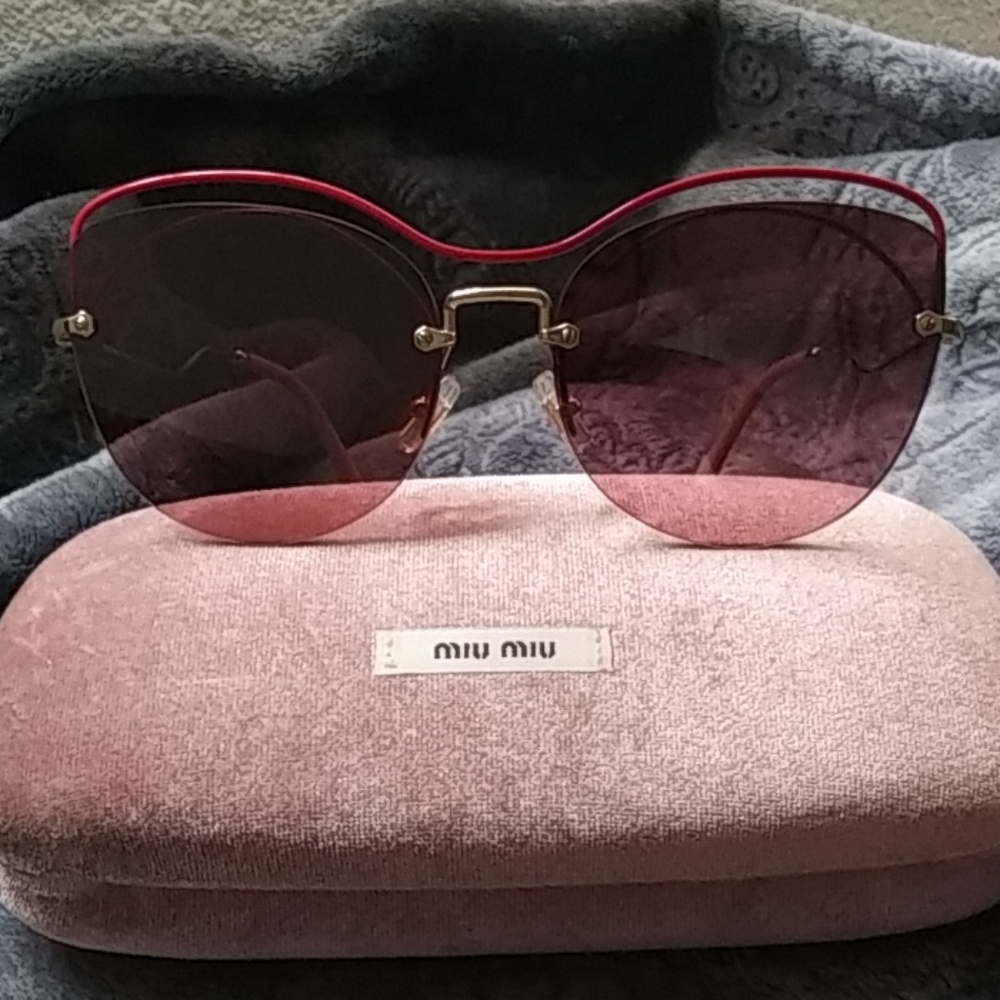 Nwot! Miu Miu Pink Gradient Lens! New!! - image 3